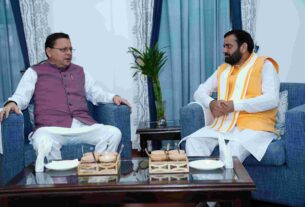 Chief Minister Pushkar Singh Dhami welcomed Haryana Chief Minister Nayab Singh Saini